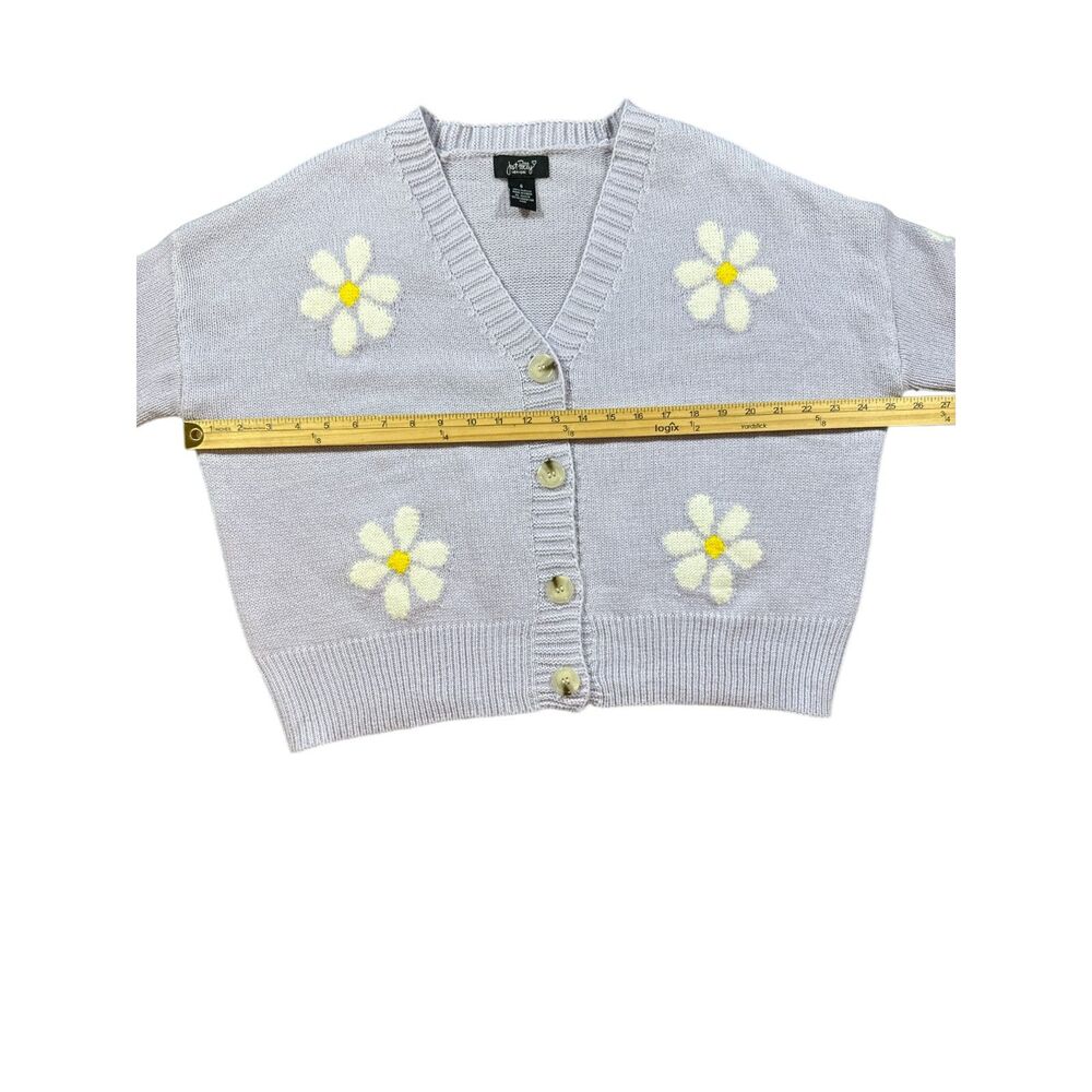 Lilac cardigan with Adorable Daisies - Picture 3 of 6